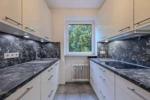 Sofort bezugsfrei! Renovierte 3-Zi-ETW im ruhigen Innenhof, mit Balkon, EBK und guter Infrastruktur – Die vollständige Adresse der Immobilie erhältst du vom Anbieter., 81475 Fürstenried-West, München – Vorschaubild 3