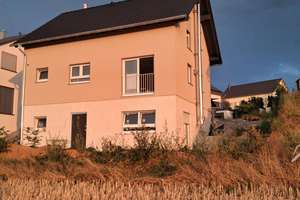 Schönes Einfamilienhaus mit Einlieferwohung