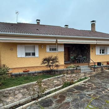 Aldea del Fresno, freistehende Villa in Stadtrandlage