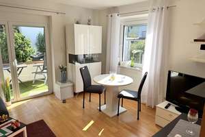 Voll möblierte 2,5-Zimmer-Wohnung mit Terrasse am unteren Ulmer Kuhberg gelegen.