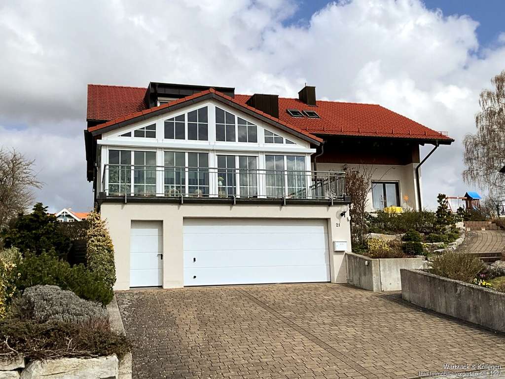 Immobilie in Ellingen - Gepflegtes Ein- oder Zweifamilienhaus mit Wintergarten, Garage und Nebengebäude 
in einer Top-Lage - Bild 2