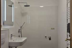Ruhig mit Parkblick in Feldmoching! 3 Zimmer, renoviert, bezugsfrei, Balkon, ohne Provision – Gustav-Schiefer-Straße 26, 80995 Lerchenau-West, München – Vorschaubild 5
