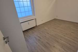 "Frisch sanierte 3-Zimmer-Wohnung mit modernem Flair – Einziehen und Wohlfühlen!" – Solinger Str. 8, 42349 Cronenberg, Wuppertal – Vorschaubild 4