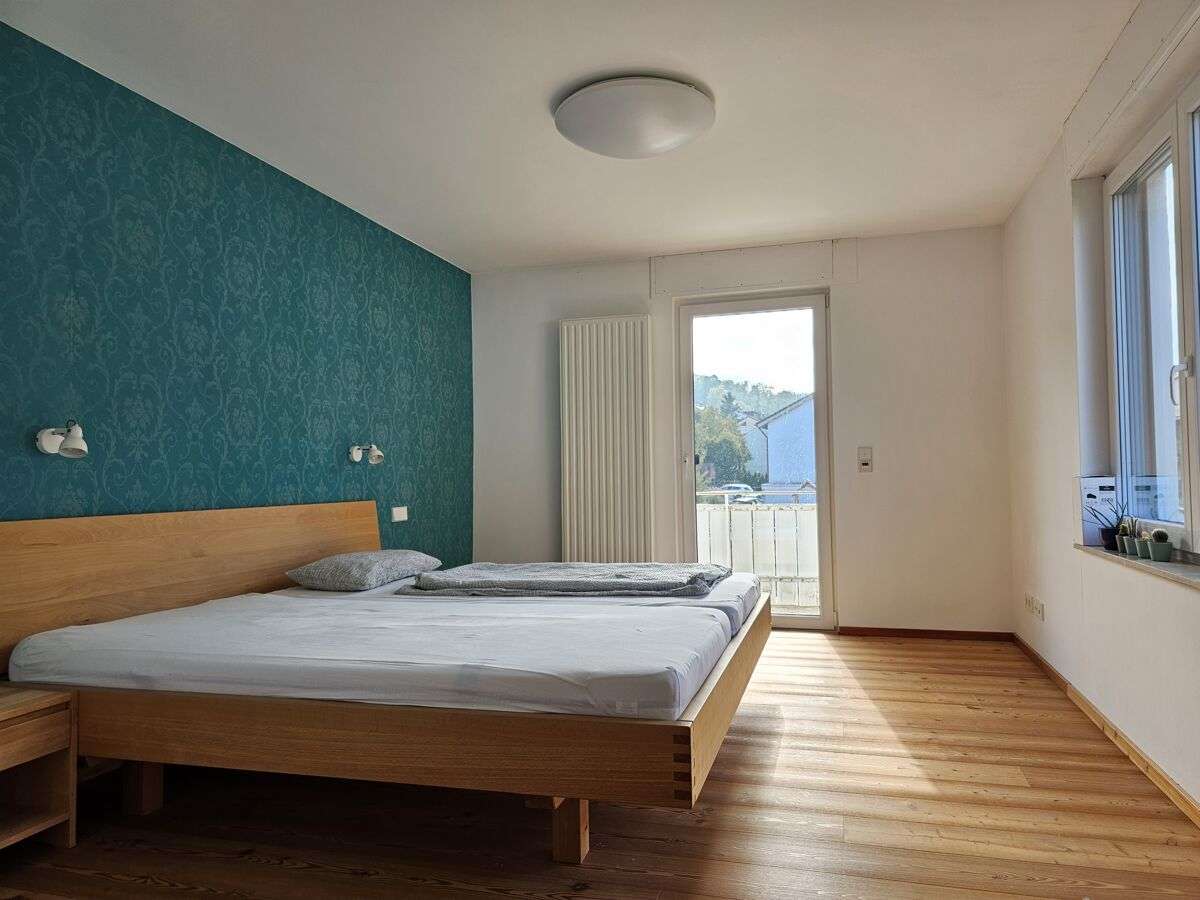 Immobilie in Kämpfelbach - **Kämpfelbach-Ersingen, modernisiertes 1-2 Familien-Haus mit Ausbaupotential, Garten u. 3 Garagen** - Bild 0