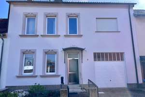 ENSDORF : Ihr neues ZUHAUSE mit Charme und Platz in einer ruhigen SACKGASSE ! – Die vollständige Adresse der Immobilie erhältst du vom Anbieter., 66806 Ensdorf – Vorschaubild 1