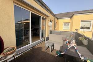 Großzügige 3-Zimmer-Wohnung mit Dachterrasse !