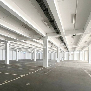 3.600 m² Lager-Logistikhalle mit Rampe und ebenerdiger Zugang