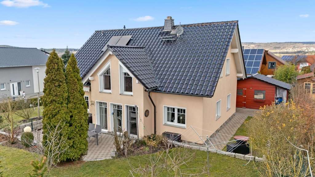 Immobilie in Küps - Familiäre Lage! Modernisiertes Einfamilienhaus mit traumhafter Terrasse und Garten - Bild 3