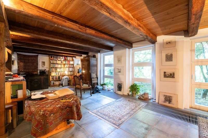 Immobilie in Niebüll - Baudenkmal - Bauernhaus unter Reet mit Scheune auf einer Warft im Gotteskoog - Bild 0