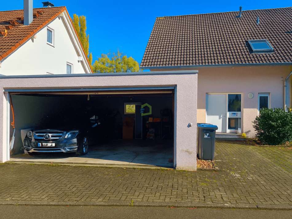 Hauseingang mit Garage
