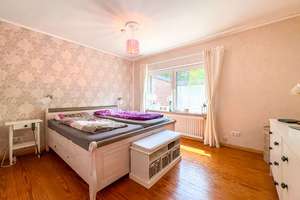 Pewsum: 
Hochwertig modernisiertes Zuhause mit Wintergarten, Koi-Teich & viel Privatsphäre – Die vollständige Adresse der Immobilie erhältst du vom Anbieter., 26736 Krummhörn – Vorschaubild 2