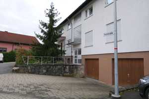 Entwicklungsfähiges Mehrfamilienhaus, grosszügiges Grundstück, Garagen, plus 8 Stellplätze – Hohenlohekreis – Vorschaubild 3