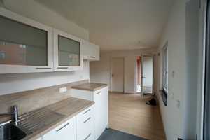 Sonnige 2 ZKB mit top EBK, Wallbox, Duschkabine und Südbalkon in Sendling, München – Konrad-Celtis-Straße 89, 81369 München – Vorschaubild 2