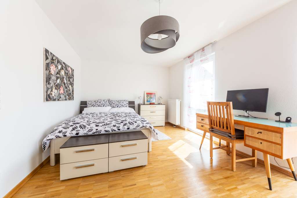 Immobilie in Vogtsburg im Kaiserstuhl - Ankommen und Wohlfühlen: Ihr neuwertiges Zuhause in sehr ruhiger Lage mit viel Platz für die Familie - Bild 3