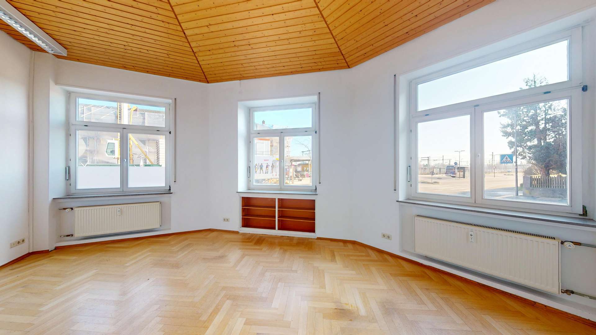 Immobilie in Aulendorf - Wohn- und Geschäftshaus mit Gewerbe im EG und zwei großzügigen Wohnungen in Bahnhofsnähe - Bild 0