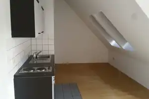 Zentrale, geräumige Wohnung mit Sonnenbalkon  – Köln – Vorschaubild 1