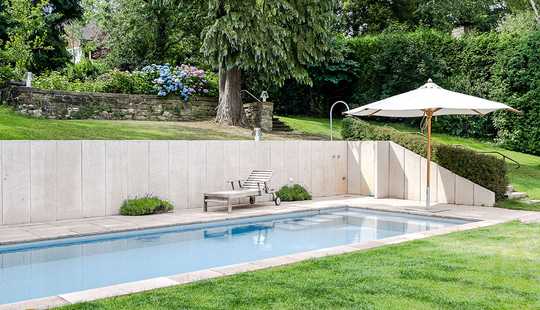 Bild von Pool-Villa auf Premium Grundstück mit gepflegten Garten mit viel Privatsphäre
