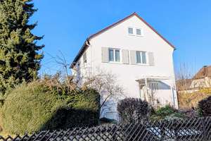 3-FAMILIENHAUS MIT SCHÖNEM GARTEN UND 3 GARAGEN – Die vollständige Adresse der Immobilie erhältst du vom Anbieter., 74172 Neckarsulm – Vorschaubild 1