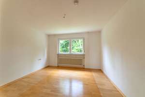 Hell & gut gelegen!  4-Zimmer-Wohnung mit Balkon in Reutlingen – Die vollständige Adresse der Immobilie erhältst du vom Anbieter., 72762 Reutlingen-Mitte, Reutlingen – Vorschaubild 3