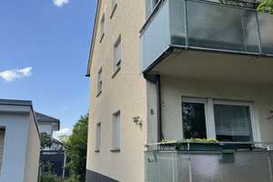 Dachgeschosswohnung mit drei Räumen, Einbauküche und Hobbyraum