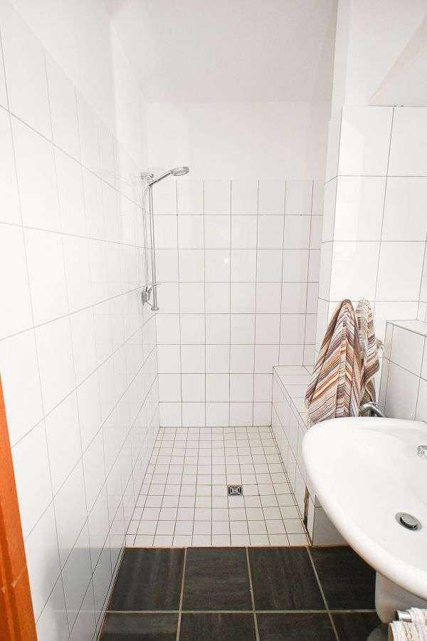 Immobilie in Lienen - Gepflegtes Ein-bis Zweifamilienhaus auf Erbpachtgrundstück in Lienen! - Bild 0