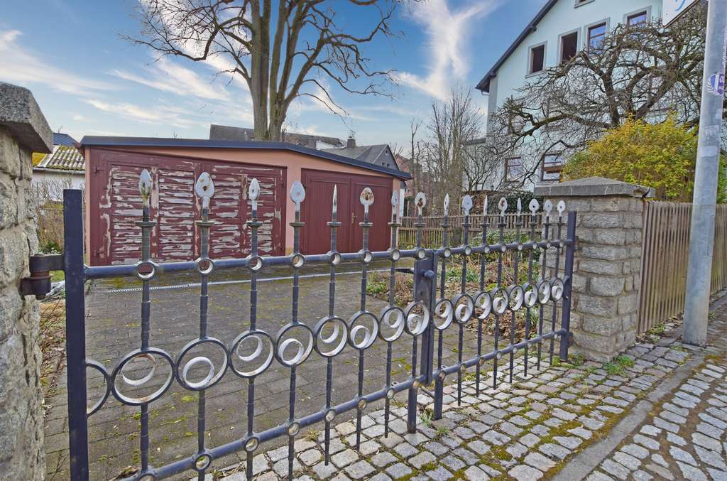 Immobilie in Zwönitz - *Wohnen & Arbeiten vereint – vielseitiges Stadthaus mit Entwicklungspotenzial* - Bild 1