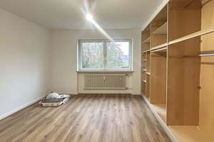Top renovierte 3-Zimmer-Wohnung mit Süd-West-Loggia direkt am Perlacher Forst! – Bozzarisstr. 43, 81545 Harlaching, München – Vorschaubild 12