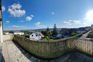 Charmante Dachgeschosswohnung im 3-Familienhaus mit großem Sonnenbalkon und unverbaubarem Weitblick
 – Die vollständige Adresse der Immobilie erhältst du vom Anbieter., 58089 Wehringhausen, Hagen – Vorschaubild 3