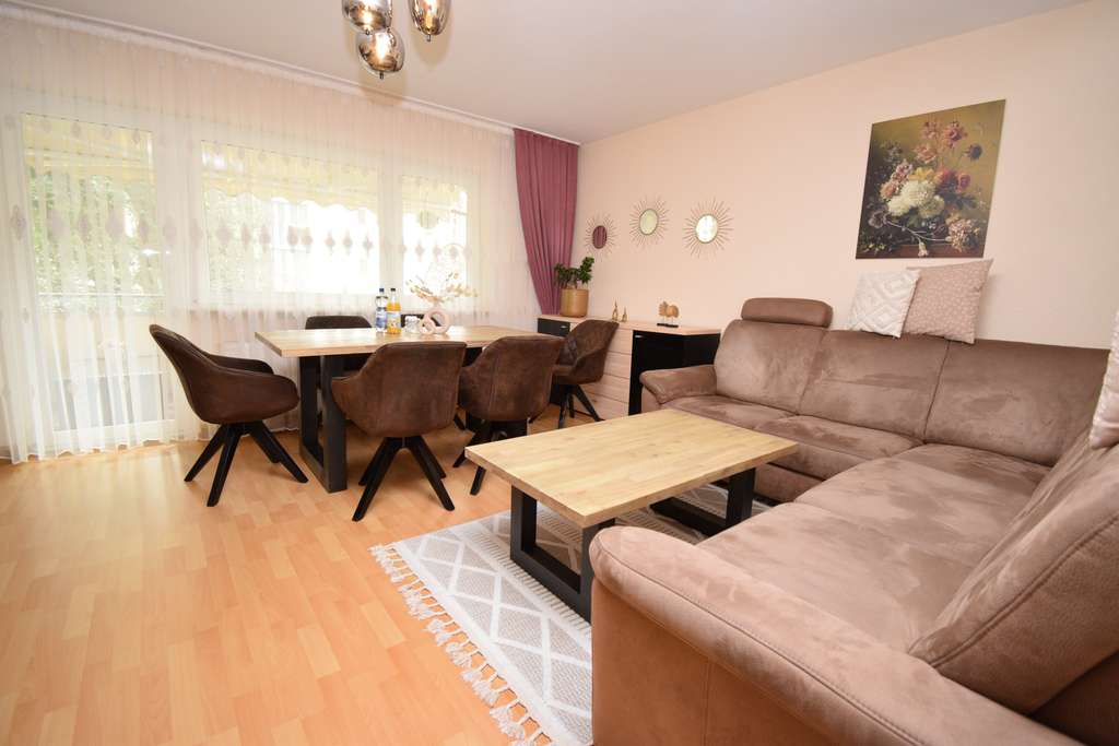 Helle 3 Zimmerwohnung mit Balkon in zentraler Lage von Aalen Unterrombach