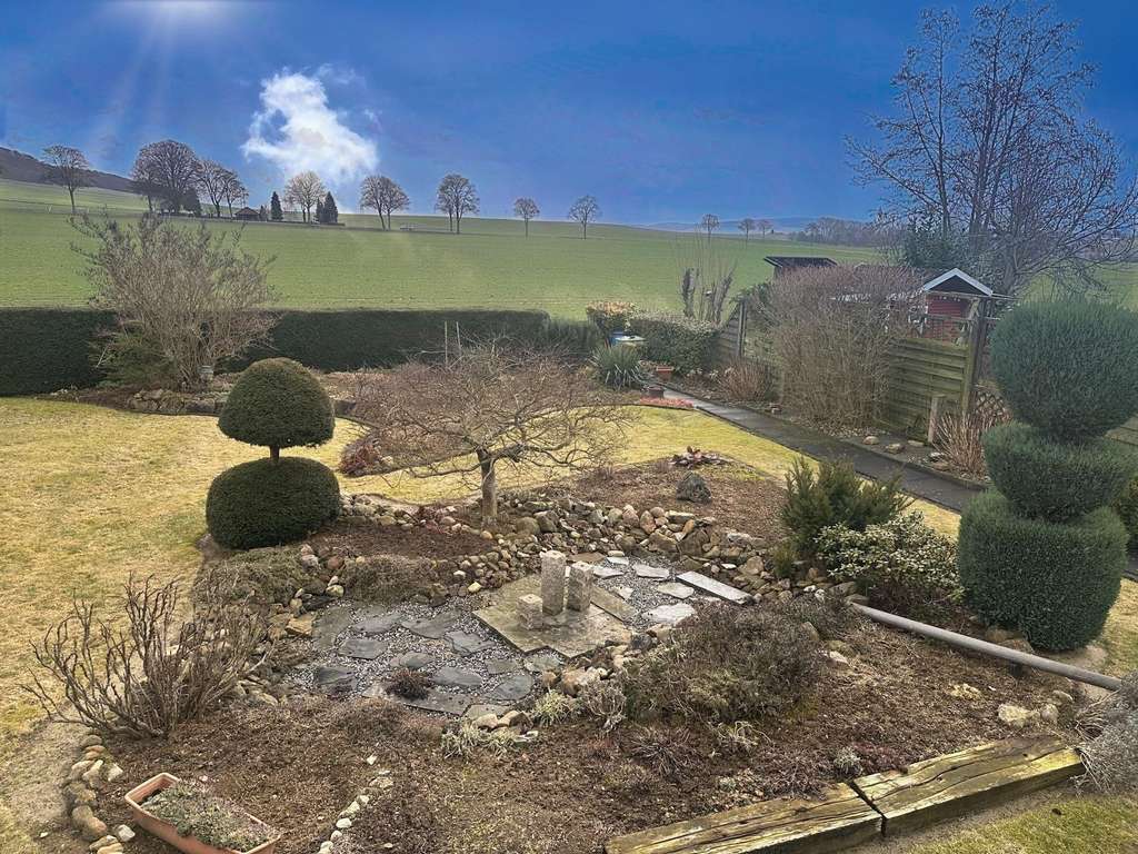 Immobilie in Sibbesse - Sibbesse-Petze: Einfamilienhaus mit Garage und Keller - Bild 2