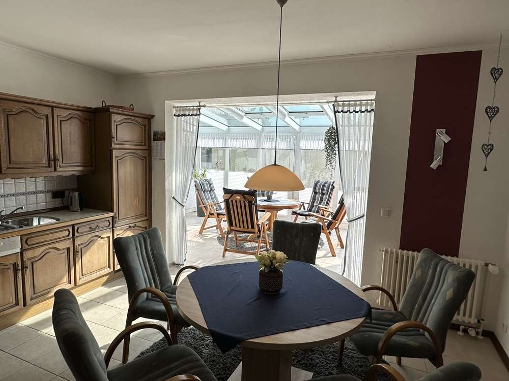 Immobilie in Ostrhauderfehn - Großzügiges Wohnhaus mit besonderem Charme, großem Garten und vielfältigen Nutzungsmöglichkeiten - Bild 0