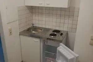 helle teilmöblierte 1-Zimmer-EG Wohnung mit großem Balkon in der Sanderau – Königsberger Straße 20, 97072 Würzburg – Vorschaubild 9