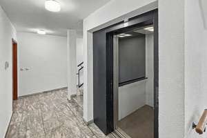 Großzügige 3-Zimmer-Dachgeschosswohnung mit großer Dachterrasse und Tiefgarage-Stellplatz in Leipzig – Die vollständige Adresse der Immobilie erhältst du vom Anbieter., 4249 Großzschocher, Leipzig – Vorschaubild 2