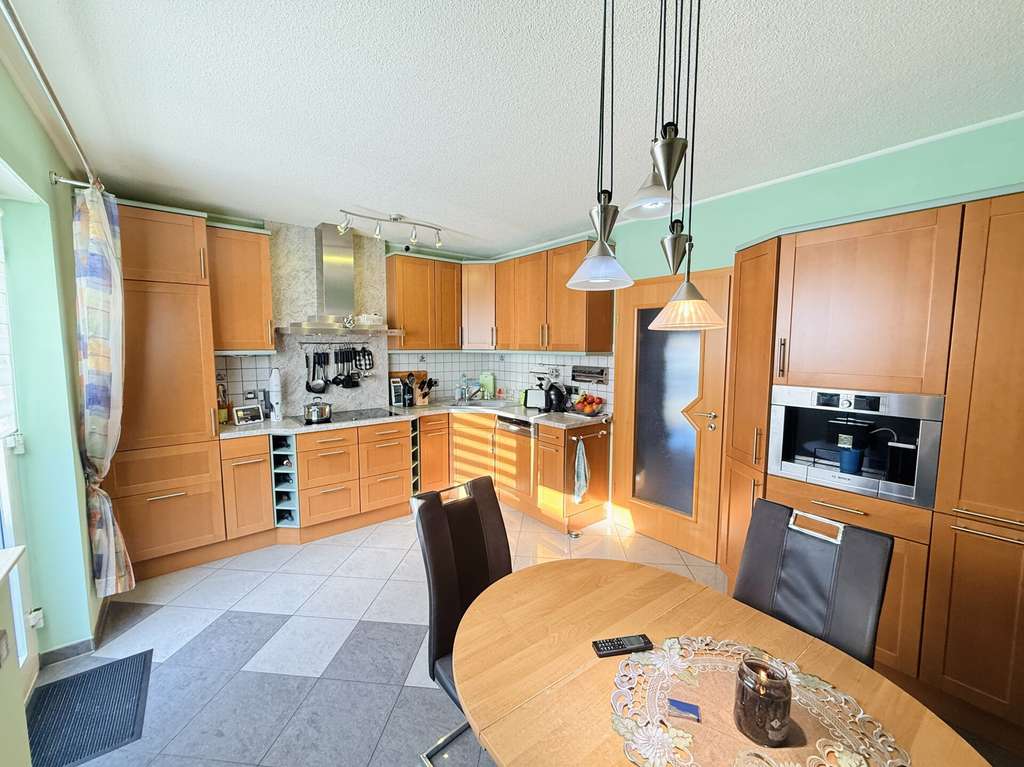 Immobilie in Überherrn - Großzügiges Architektenhaus mit Einliegerwohnung und Weitblick über das Saartal zu verkaufen - Bild 4