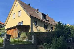 Attraktives Angebot! Gepflegtes Anwesen in herrlicher Aussichtslage - auch Platz für Oma und Opa! – Die vollständige Adresse der Immobilie erhältst du vom Anbieter., 91413 Neustadt an der Aisch – Vorschaubild 1