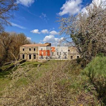 Antikes repräsentatives Haus zur Restaurierung, Flaçà, Spanien.