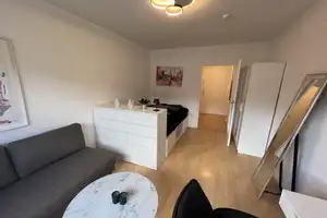 Helle, moderne und möblierte 1-Zimmer Wohnung in zentraler Lage befristet (6-9 Monate) zu vermieten – Greinerberg 13, 81371 München – Vorschaubild 2