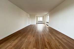 Neues Familien-Zuhause! Modernisierte 4 Zimmer mit Umlaufbalkon, 2 neue Bäder, neuer Boden, Aufzug – Krohstraße 2, 50968 Bayenthal, Köln – Vorschaubild 7
