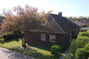 Charmanter Bungalow mit sonniger Terrasse und grünem Rückzugsort – Die vollständige Adresse der Immobilie erhältst du vom Anbieter., 26725 Stadtzentrum, Emden – Vorschaubild 2