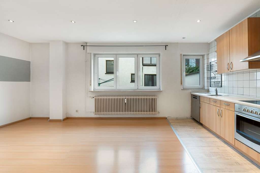 Immobilie in Mörfelden-Walldorf - Zentrumnah in Walldorf: Barrierearme 2-Zi.-Wohnung zum Selbstgestalten mit bester Verkehrsanbindung - Bild 2