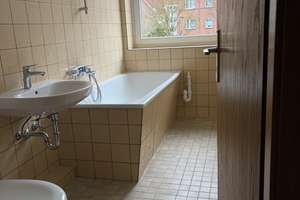 Gut geschnittene 2-Zimmer Wohnung im 1. OG mit Balkon und Gartenmitbenutzung - ab dem 01.11.2026