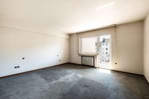 Großzügige, renovierungsbedürftige 3-Zimmer Wohnung mit zwei Balkonen und traumhaftem Blick. – Die vollständige Adresse der Immobilie erhältst du vom Anbieter., 42853 Stachelhausen, Remscheid – Vorschaubild 2