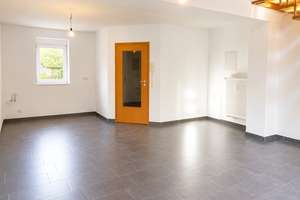 Zentral und trotzdem im Grünen! - Charmante Maisonettewohnung am Regenufer in Regensburg
