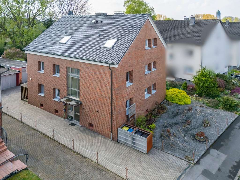 Einzigartiges 3 Familien Mehrfamilienhaus in Dortmund Lanstrop mit Traumgarten zu verkaufen.