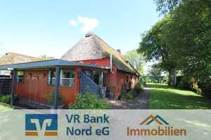 Charmantes und modernisiertes Reetdachhaus/EFH mit PV-Anlage und Garage in Ortsrandlage – Nordfriesland (Kreis) – Vorschaubild 1
