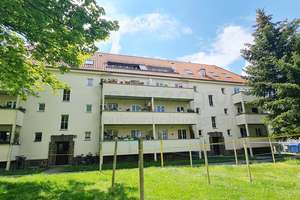 TAUCHA**** 1. OG **3-Raumwohnung in ruhiger Lage**Balkon**Tageslichtbad** – Goethestraße 15, 4425 Taucha – Vorschaubild 2