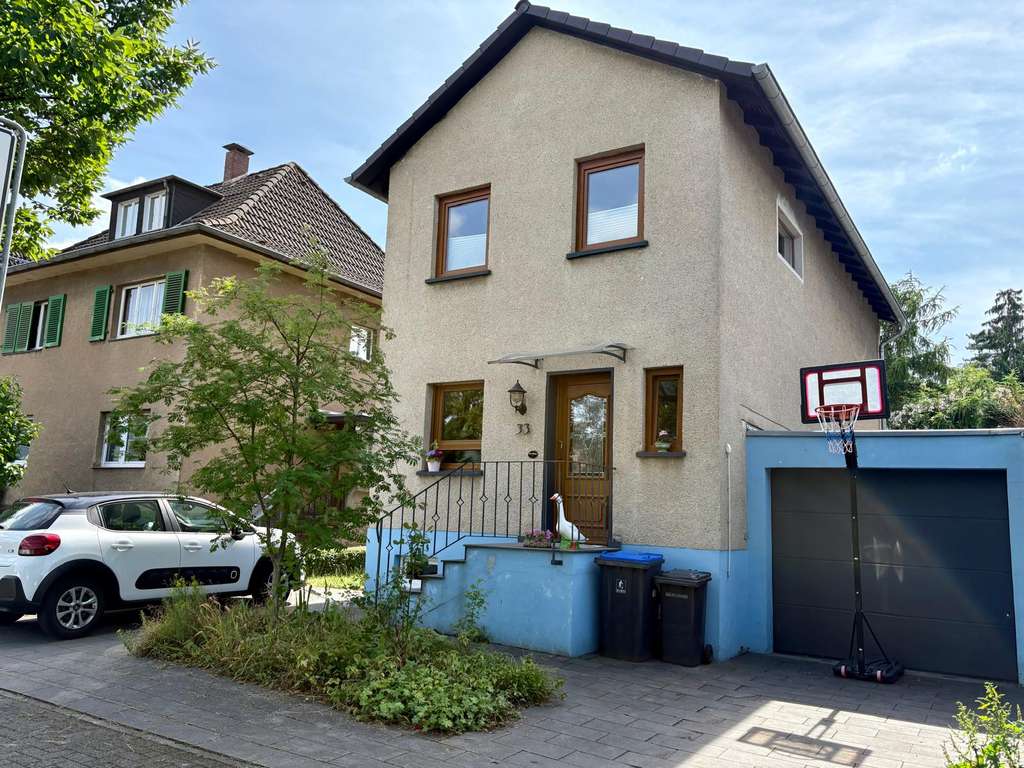 Von privat: Freistehendes Einfamilienhaus mit ca. 1.500 m² Grundstück und direktem Zugang zum Wald