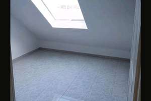 Vier Zimmer in Giengen: Helle Dachgeschosswohnung mit Balkon – Robert-Schumann-Weg 4, 89537 Giengen an der Brenz – Vorschaubild 4