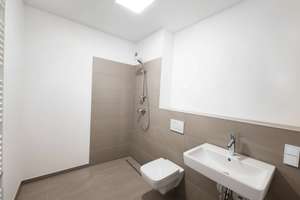 Neubau-Erstbezug: 3-Zimmer-Traumwohnung in direkter Rheinlage! – Wormser Straße 157, 55130 Weisenau, Mainz – Vorschaubild 11