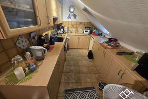 Ruhige, ländliche 2,5-Zimmer-Dachgeschosswohnung mit Einbauküche und Dachterrasse – Kehrwieder 36, 23758 Oldenburg in Holstein – Vorschaubild 2